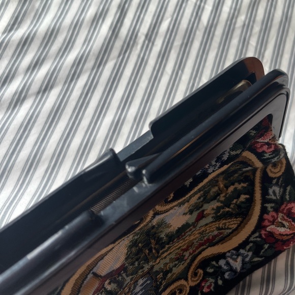 Preloved needlepoint clutch - Picture 4 of 4